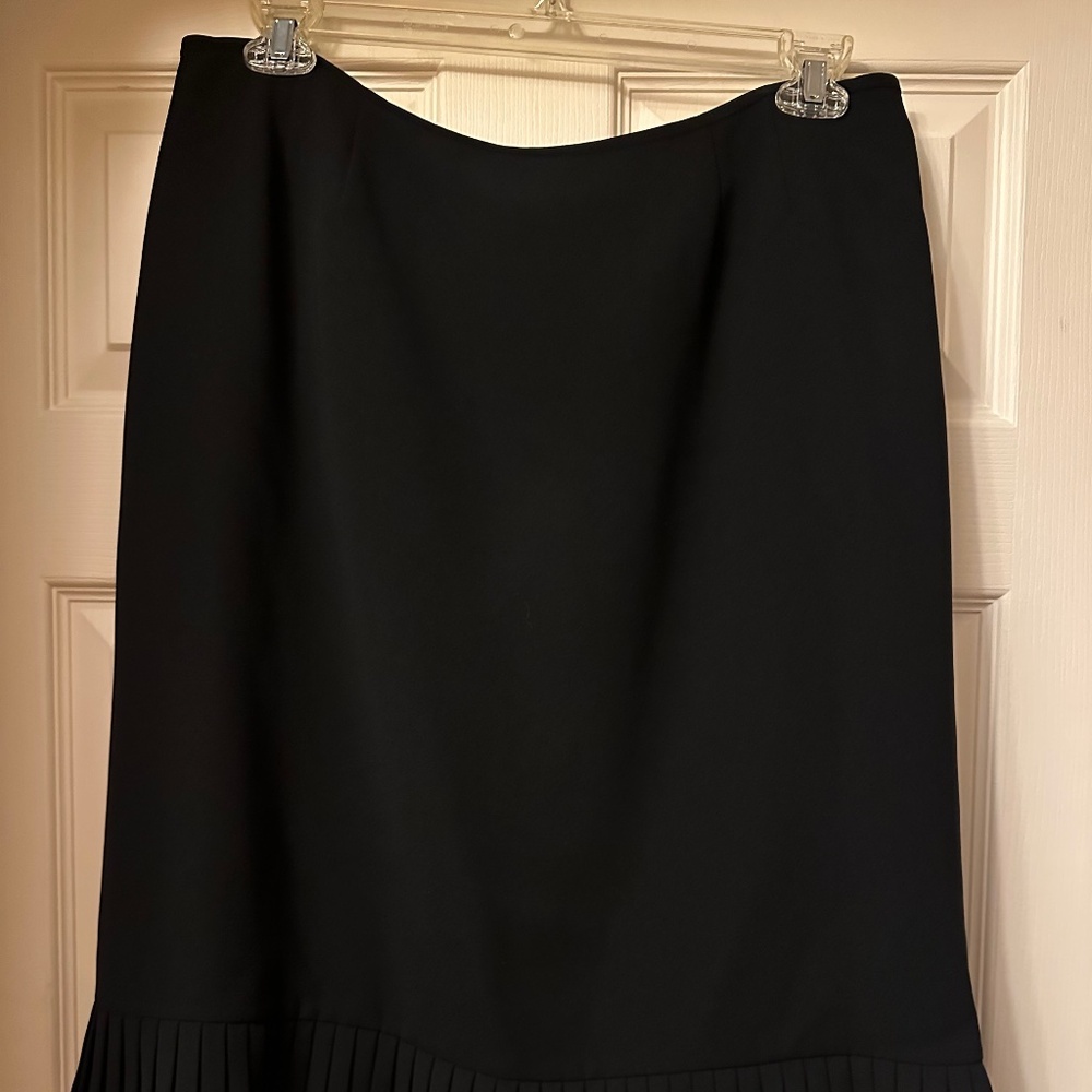 Evan Picone Classic Black Skirt with Pleated Hem, Elegant Midi/Workwear, Size 16